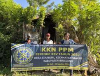 Dokumentasi Dengan Salah Satu Peternak di Desa Sinabun Saat Pembagian Pamflet