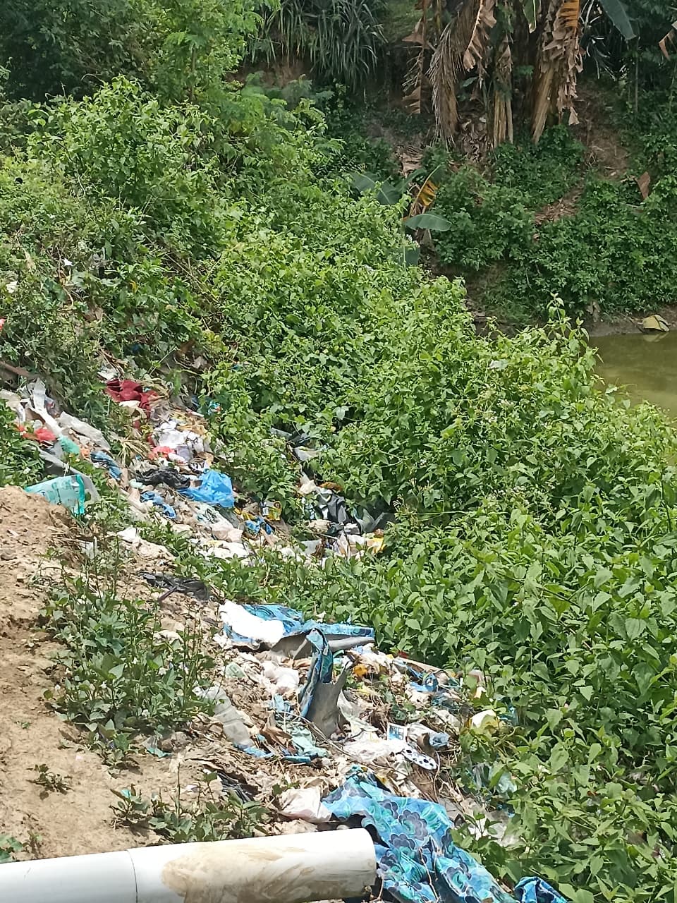 Kondisi Sampah Liar di Desa Doluhupa