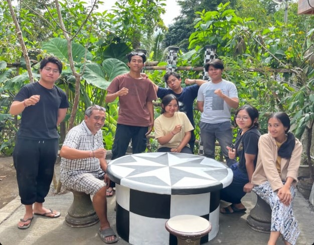 Pembuatan dan Finishing LCO2 di Rumah Perbekel Desa Duda Timur